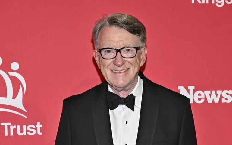 Peter Mandelson, ex-embaixador britânico, é preso em Londres em investigação ligada a Epstein