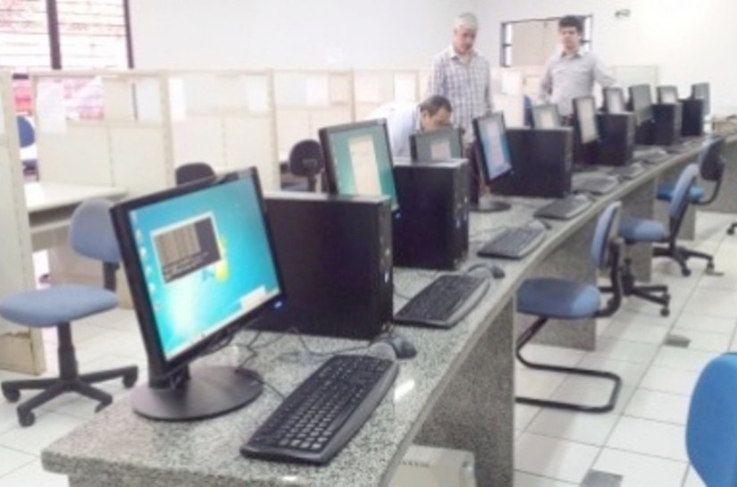 JFAL doa e instala 20 computadores ociosos à Faculdade de Direito da Ufal