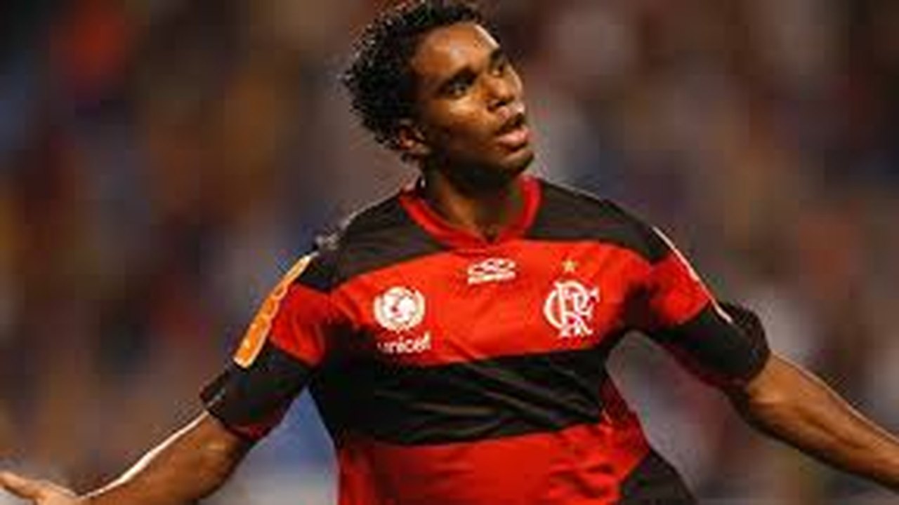 Jogador do Flamengo é intimado para explicar suposto envolvimento com milícia