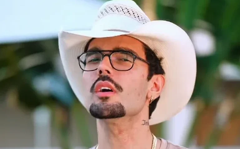 Luan Pereira adquire mansão espelhada no Paraná e planeja decoração country