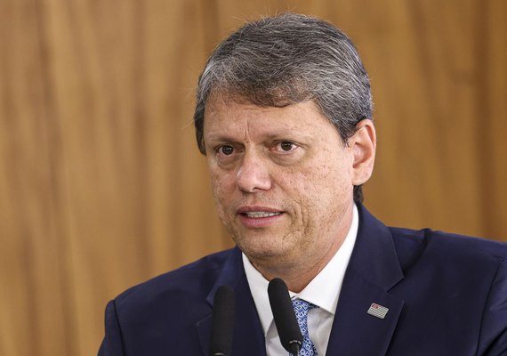 Mídia: Tarcísio afirma que concederá indulto a Bolsonaro como primeiro ato se for eleito presidente