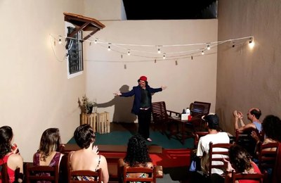 Marcando seus 28 anos de carreira, artista teatral Arthur Martins apresenta o monólogo MUQUIRANA