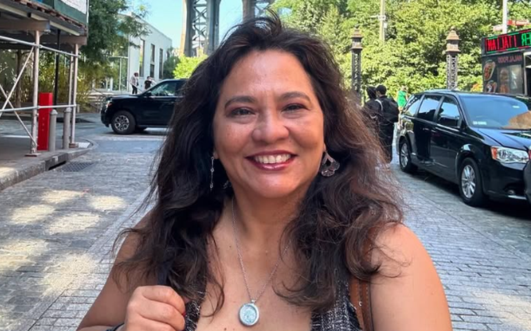 Dentista baleada na cabeça em assalto na porta de casa morre após 2 meses internada