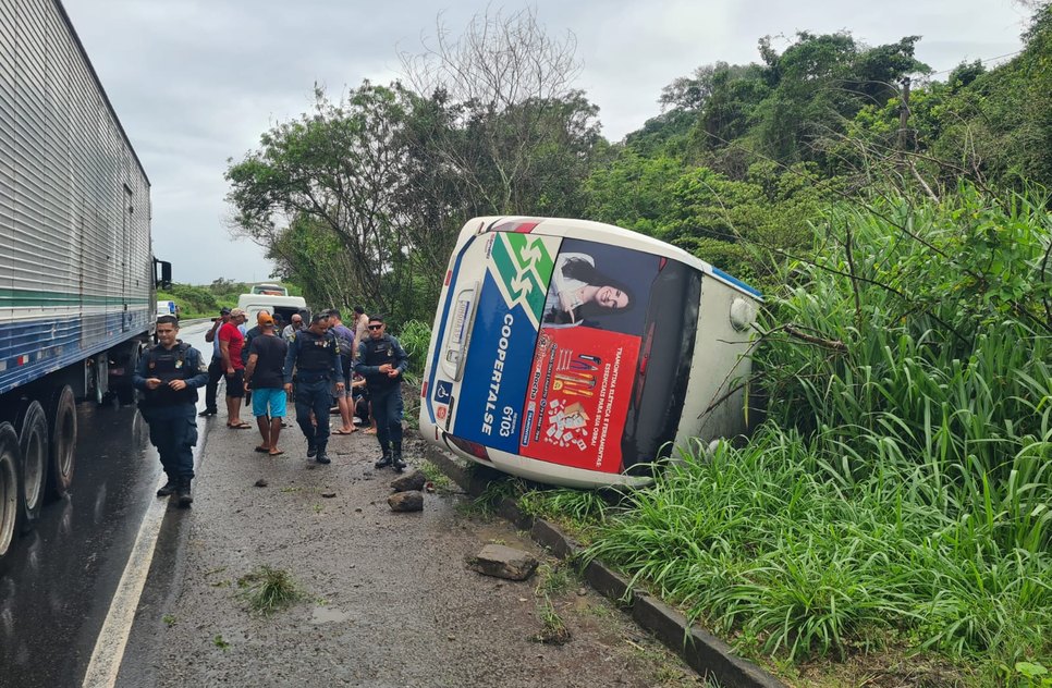 Acidente na BR-101, em Rosário do Catete / Foto: Foto: redes sociais