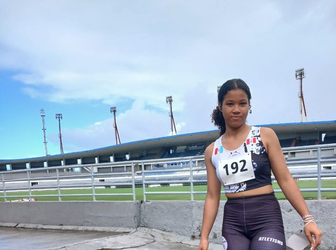 Estudante de escola da Prefeitura de Penedo é campeã em arremesso de peso no JEAL 2024
