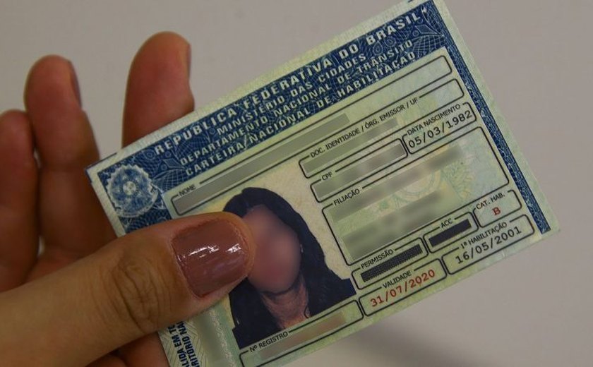 Nova lei prevê que multas vão custear habilitação para motoristas de baixa renda