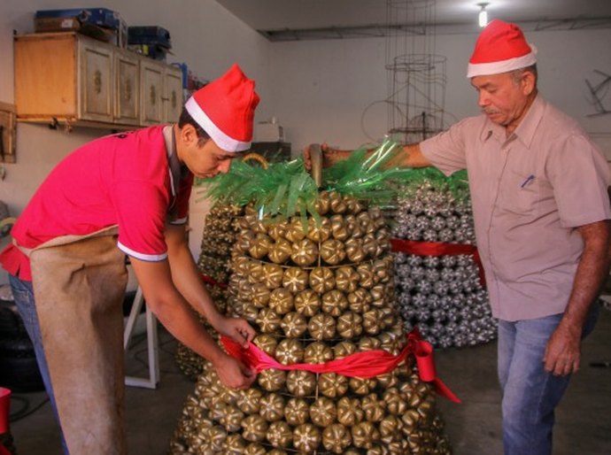 Artistas plásticos e artesãos da terra dão toque mágico ao Natal de Arapiraca