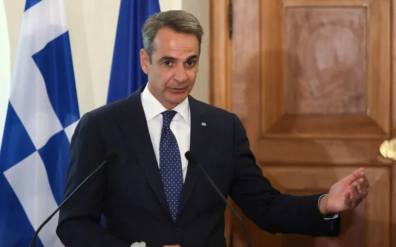 Grécia volta ao clube do grau de investimento 13 anos após crise do euro