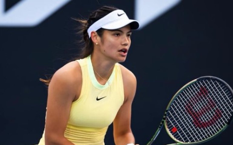 Pegula elimina Raducanu e garante vaga na semifinal do Masters 1000 de Miami