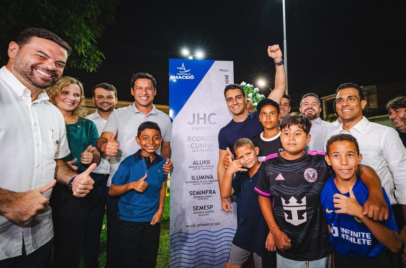 JHC entrega praças revitalizadas e transforma área central de Fernão Velho em parque linear