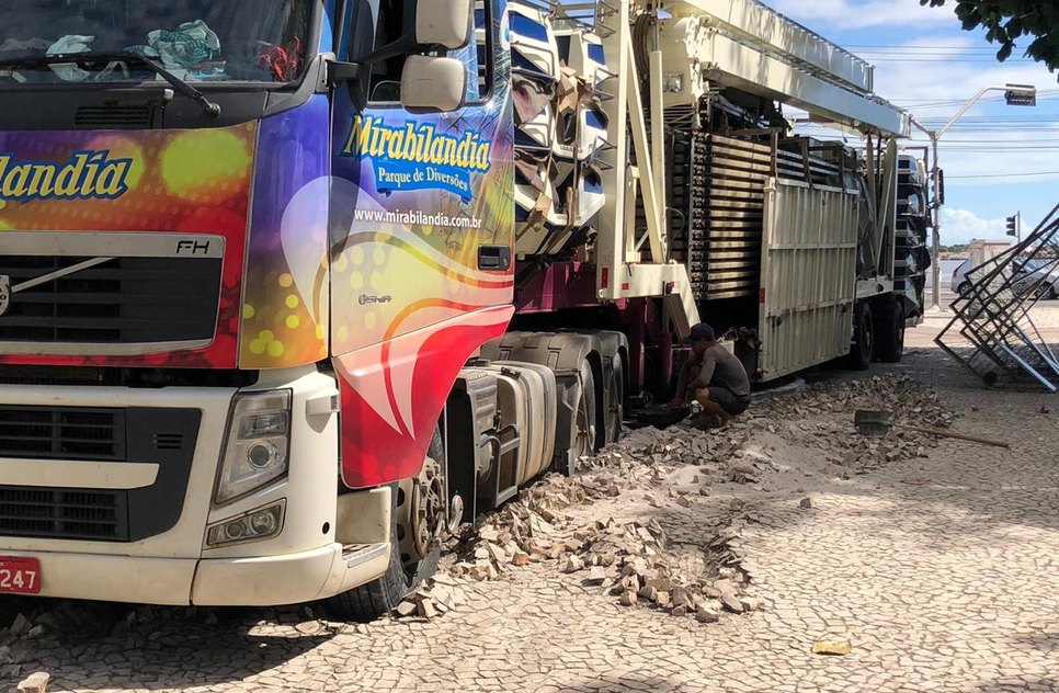 CARRETA NA PRAÇA FAUSTO CARDOSO / Foto: Leonardo Barreto - TV Atalaia