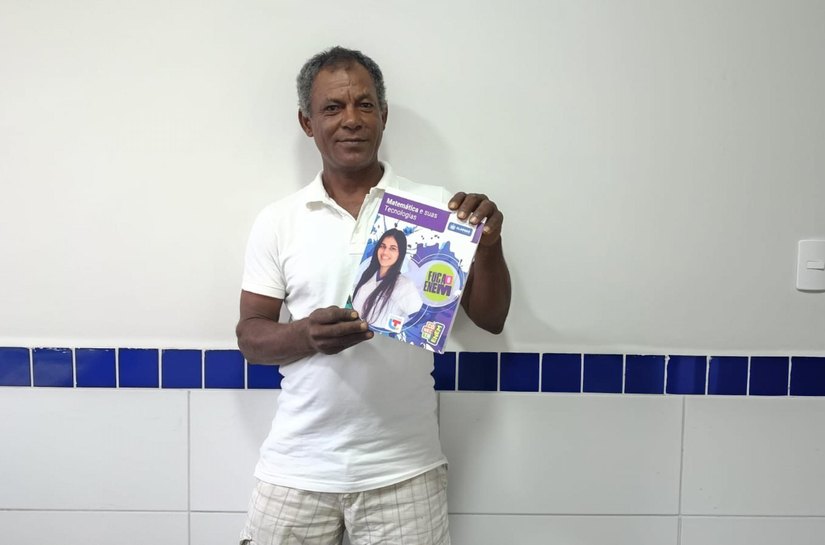 Após 30 anos longe da escola, estudante da EJA conquista vaga em Engenharia Civil na UFAL