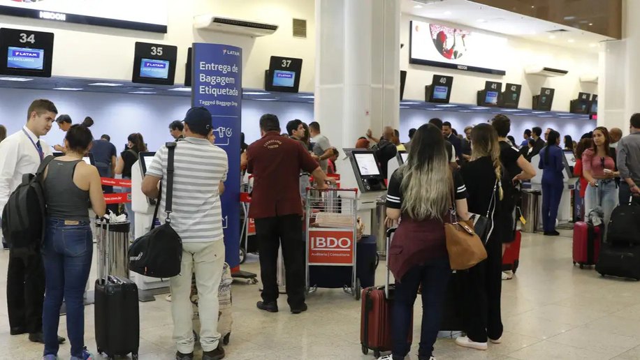 Setor de serviços cai 0,4% em maio por recuo na área de transportes