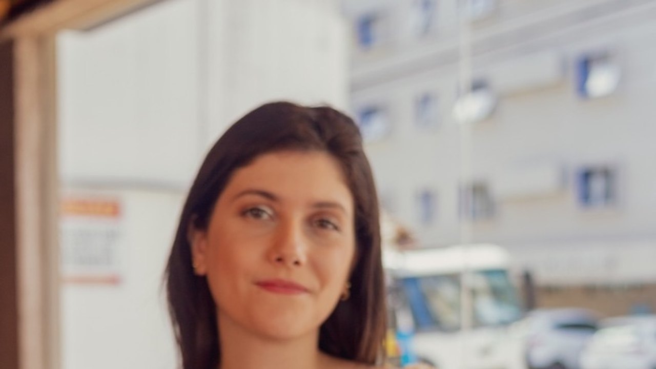 Escritora alagoana lança seu primeiro livro de poesias
