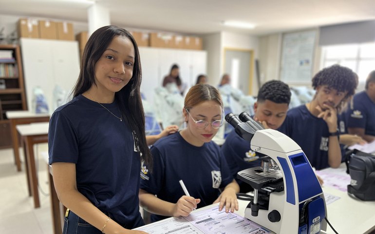 Uncisal promove experiência prática para estudantes do ensino médio na área da saúde