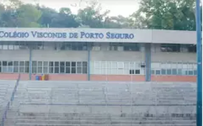 ONGs processam Colégio Porto Seguro por separar aluno bolsista de pagante