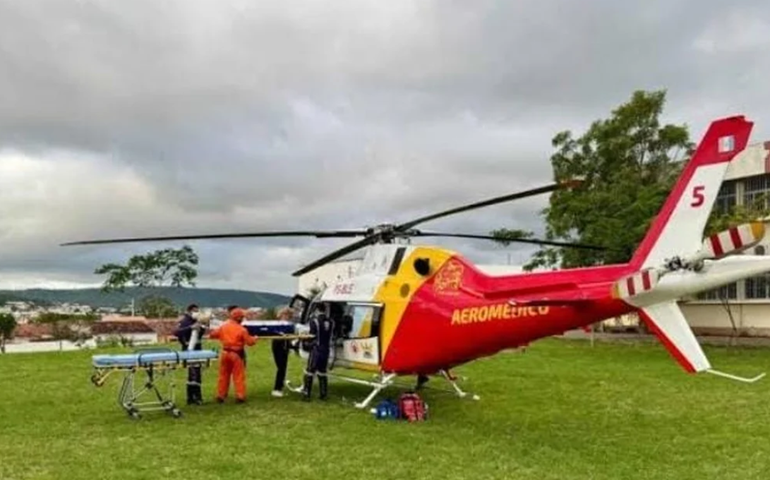 Adolescente sofre descarga elétrica ao embarcar em ônibus escolar na zona rural de Jacuípe
