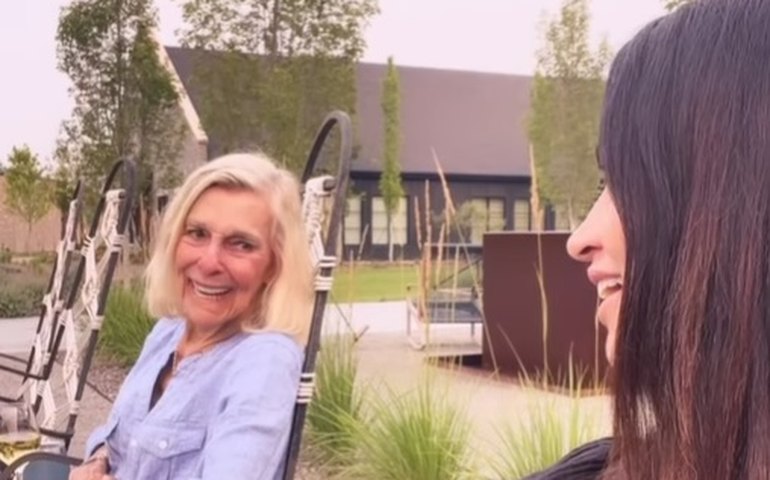 Camila Alves relembra relação com mãe de Matthew McConaughey: 'Chamava pelos nomes das ex'