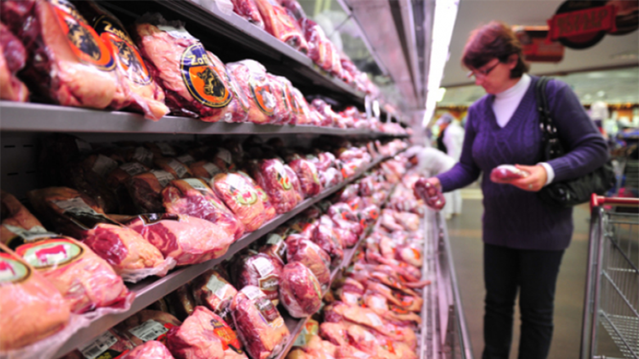 Uma em cada cinco infecções urinárias pode estar ligada à carne na dieta, aponta estudo; entenda