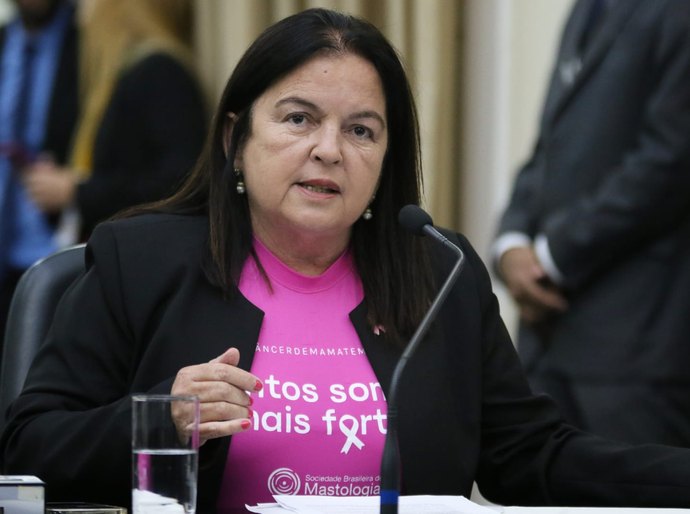 Deputada Fátima Canuto comemora lei que cria pensão para órfãos do feminicídio