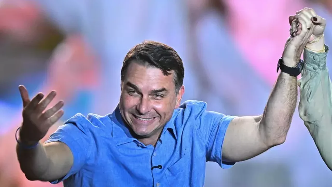 Flávio Bolsonaro reduz vantagem de Lula em pesquisa Quaest