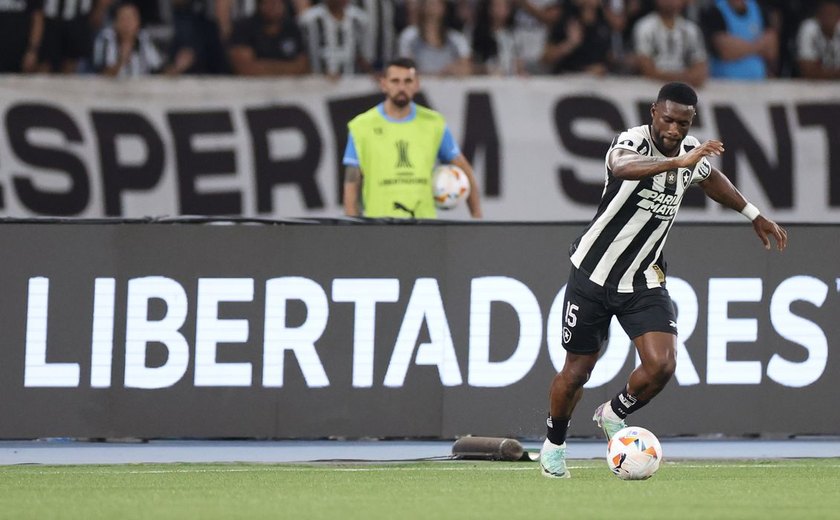 Pelo sonho da Libertadores, Botafogo recebe o Peñarol no Nilton Santos