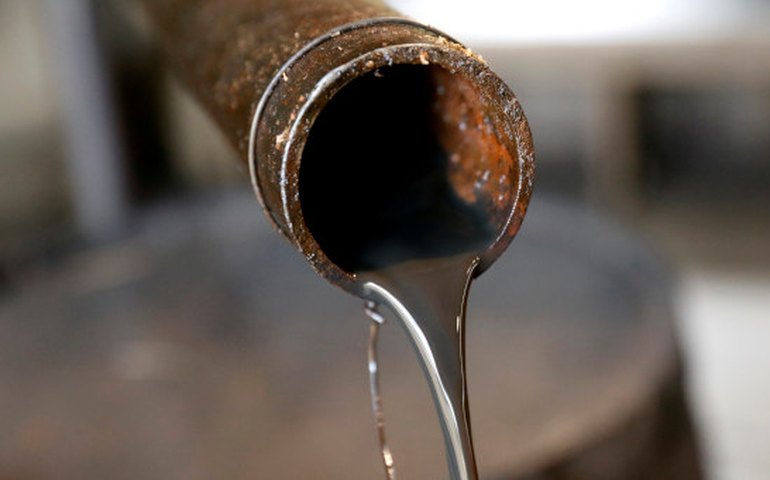 Irã amplia exportações de petróleo à China, que reduz compras da Rússia
