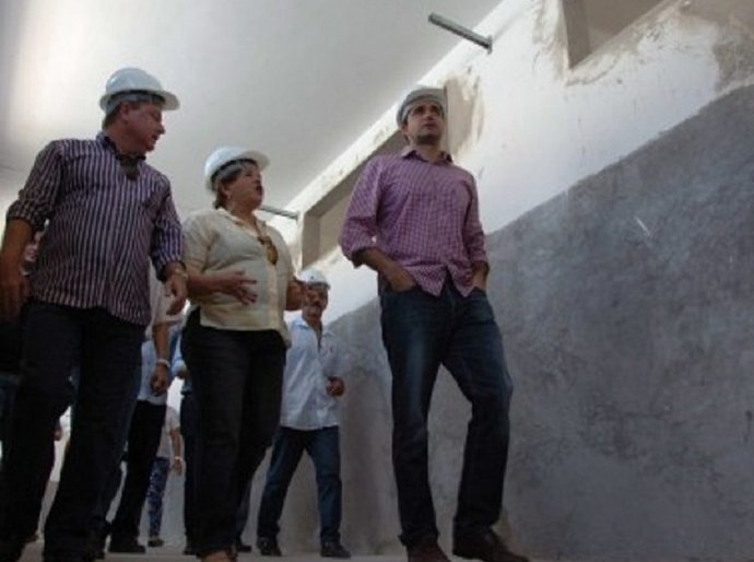 Rui e Ana Dayse vistoriam obras da escola Corintho da Paz