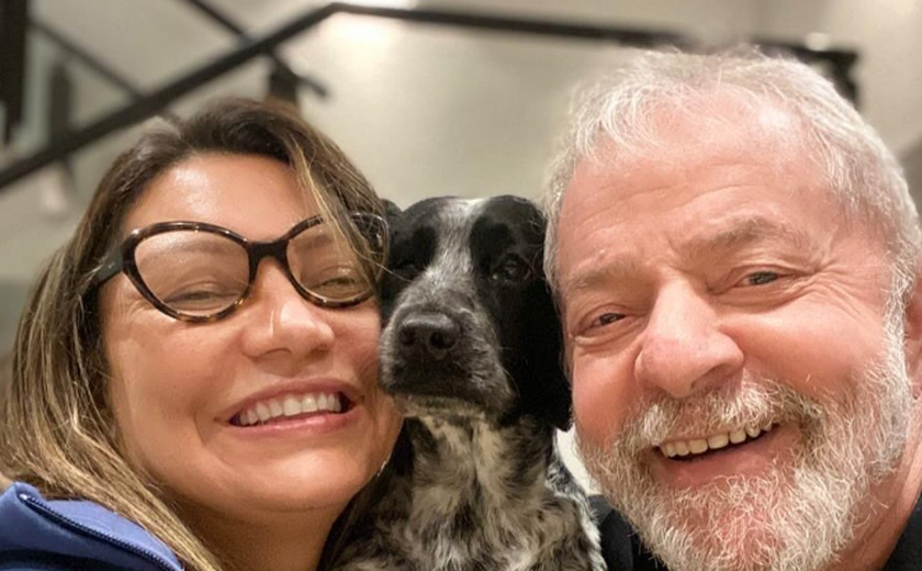 Janja posta foto antiga com Lula após 2ª cirurgia: 'Em breve estaremos em casa'