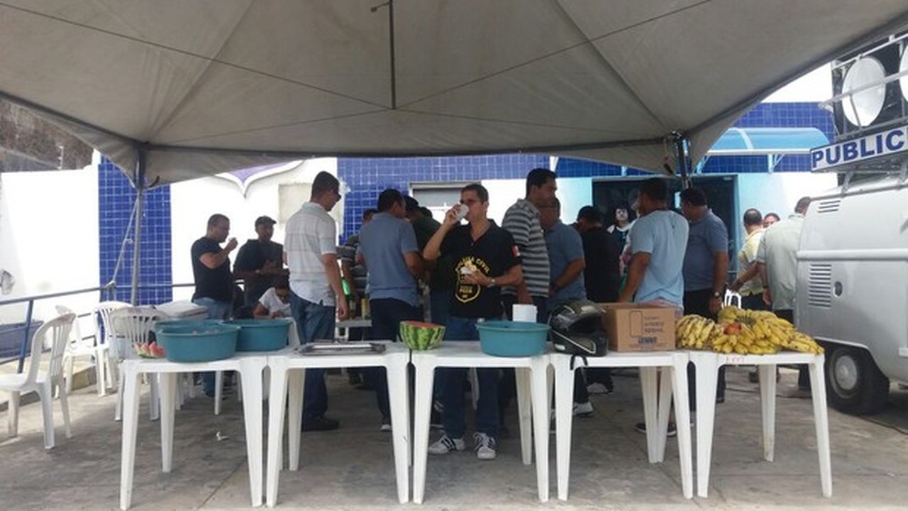 Policiais civis de Alagoas fazem protesto e param atividades por 24 horas