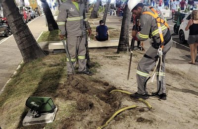 Iluminação de natal é religada em trechos da Orla após tentativas de furto de energia