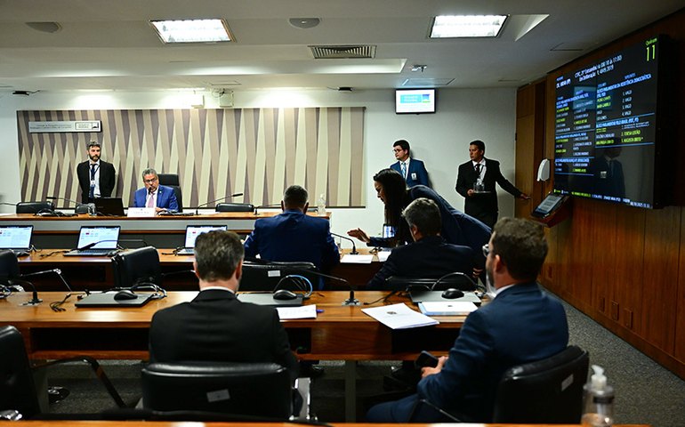 Novas regras para uso de cartões corporativos do governo vão à Câmara