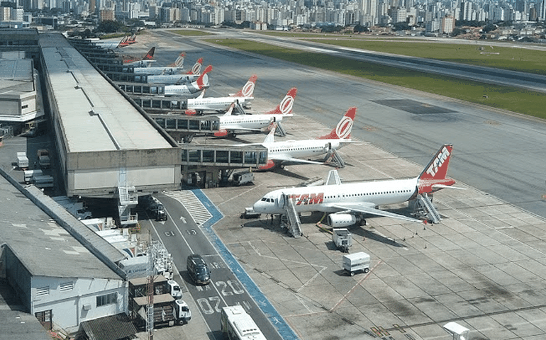 Aeroportos de Congonhas, em São Paulo, e Santos Dumont, no Rio, têm voos cancelados