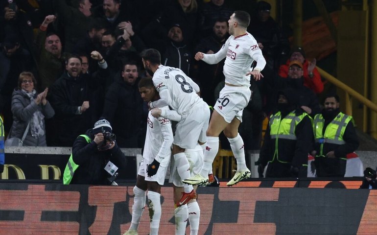 Rashford volta após balada e multa e marca em empolgante vitória do Manchester United