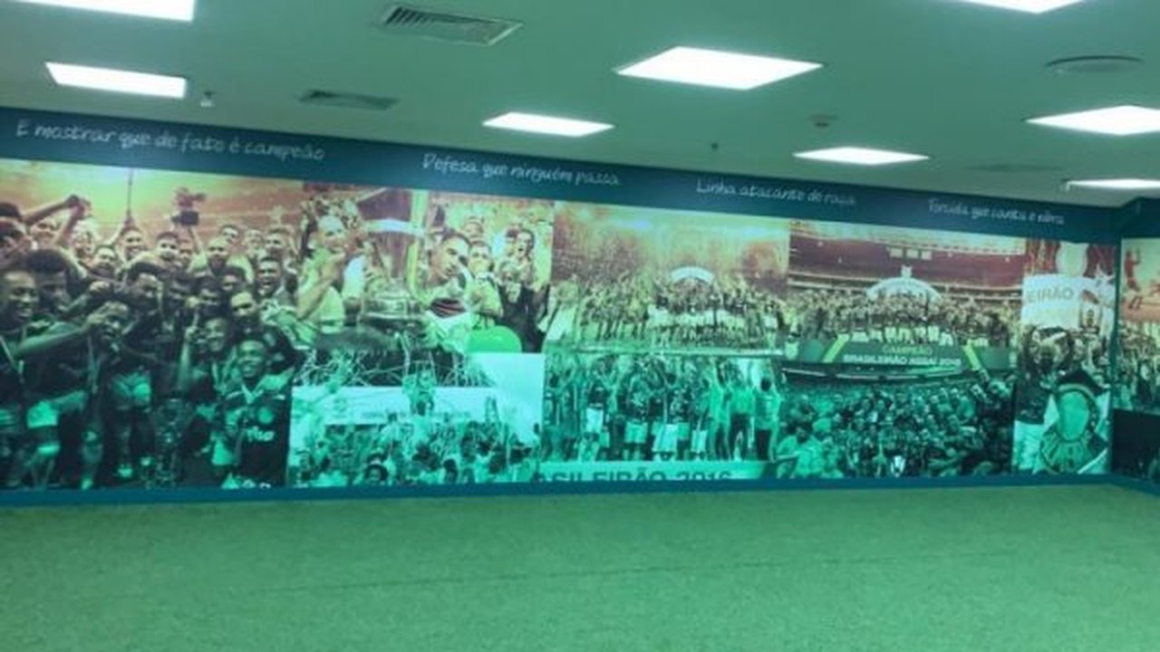 Palmeiras ‘envelopa’ vestiário com imagens de conquistas, mas Corinthians encobre