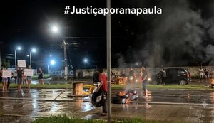 Familiares de Ana Paula de Oliveira da Silva, de 43 anos, realizaram um protesto nessa segunda-feira (29), em Maceió, para cobrar assistência à vítima, que teve cerca de 90% do corpo queimado em uma tentativa de feminicídio - Foto: Reprodução