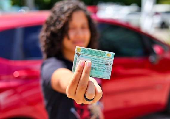 Governador entrega CNH aos primeiros aprovados no Programa CNH do Trabalhador nesta terça-feira (16)