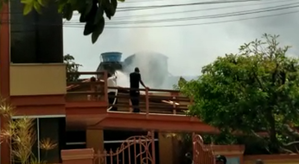 Casa abandonada pega fogo vizinho ao prédio da Ordem de Advogados de Sergipe