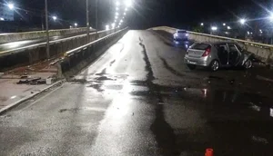 Motorista morre após colidir na mureta de viaduto em Aracaju