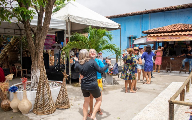 Confira as atrações deste sábado (26) no Palco Aberto no Mercado do Artesanato