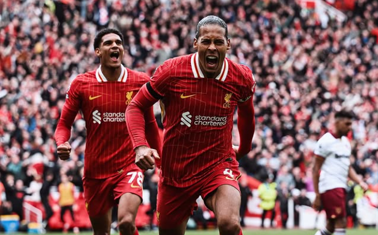 Liverpool vence no fim, abre vantagem e se aproxima do título do Campeonato Inglês