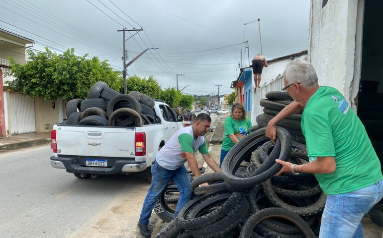 Meio Ambiente de Anadia recolhe cerca de 10 toneladas de pneus inservíveis