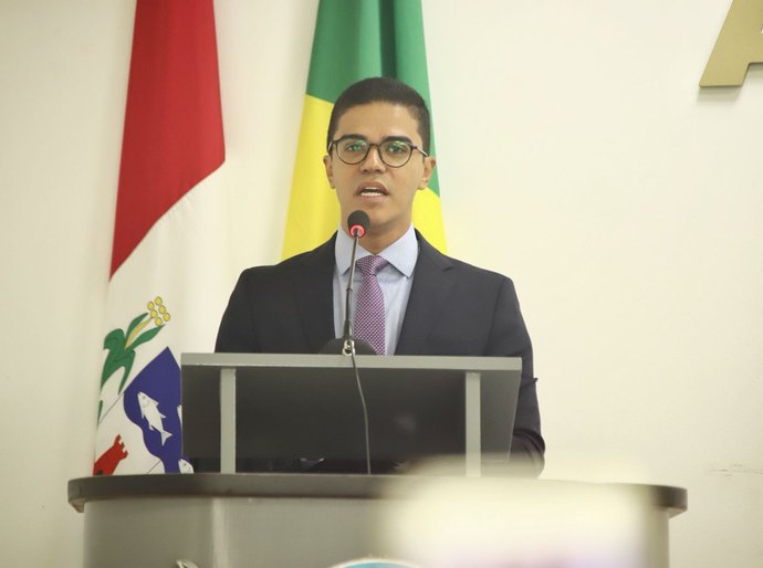 Após transformar Educação, Clewinho retoma mandato na Câmara de Pilar