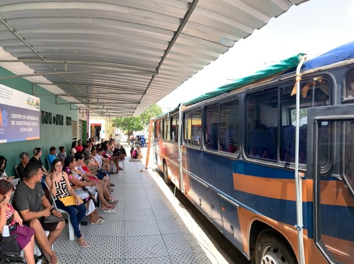 Unidade móvel do Cadastro Único atende moradores do Clima Bom e Levada