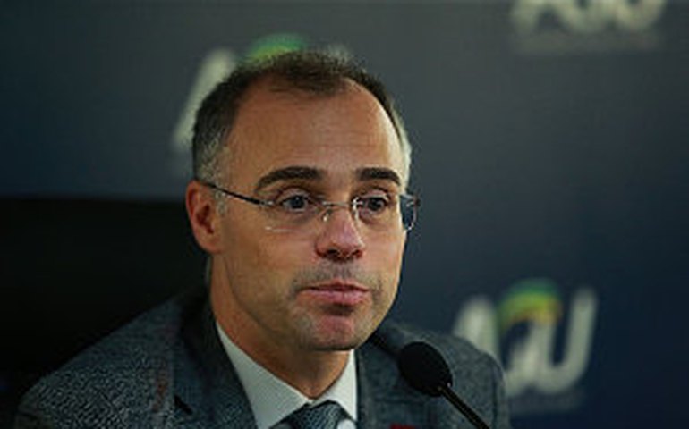 Na pasta da Justiça, Mendonça diz que continuará desenvolvendo &#8216;trabalho técnico&#8217;