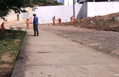 Prefeitura de Palmeira inicia serviços de limpeza na Lagoa Juca Sampaio