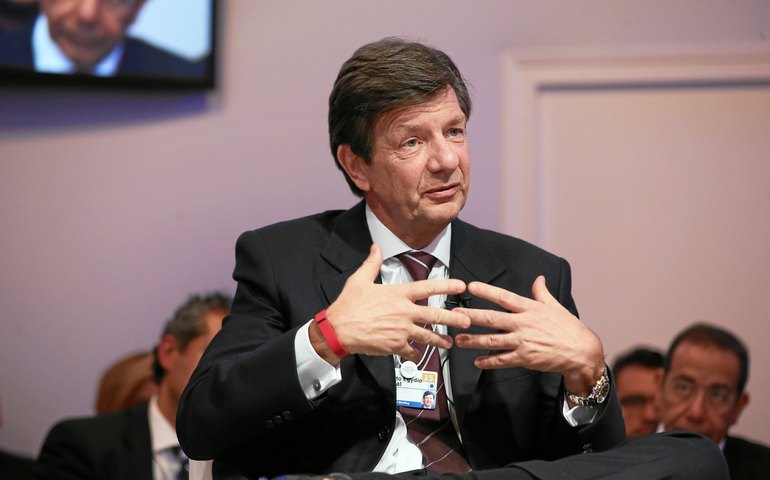 Brasil é país pobre e precisa crescer para resolver pobreza, diz Roberto Setubal