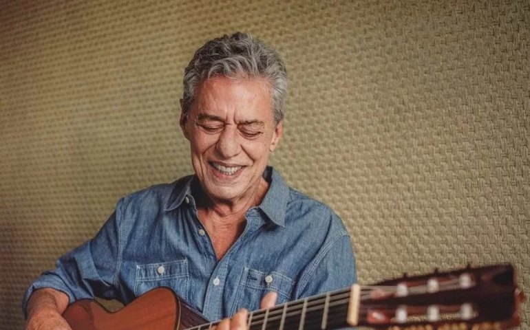 Chico Buarque lança música &#8216;Que tal um Samba?&#8217; e anuncia turnê pelo Brasil