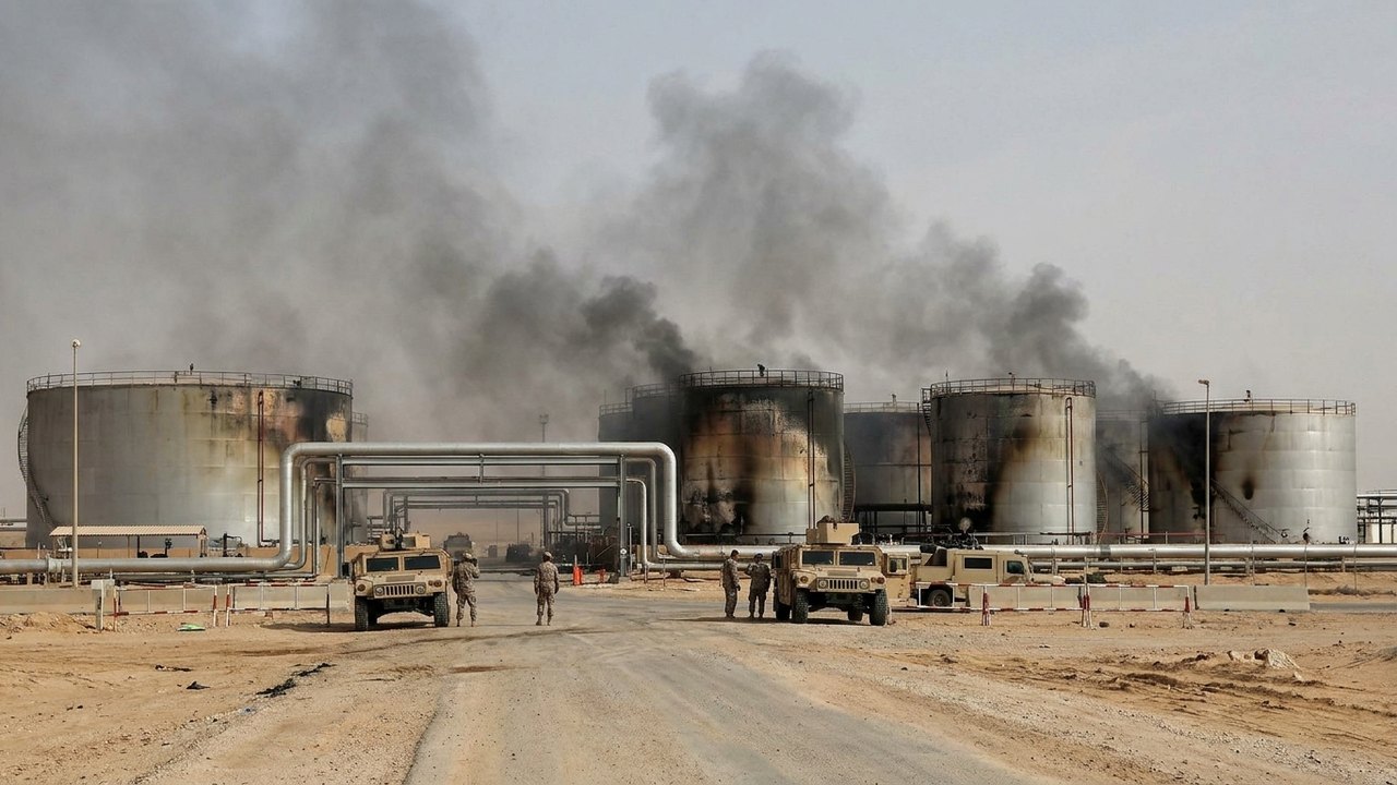 Houthis atacam instalações da Saudi Aramco em Meca e Riad