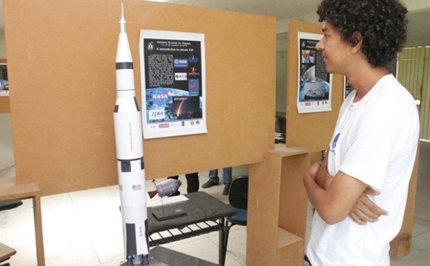 Semana Mundial do Espaço atrai estudantes interessados em astronomia